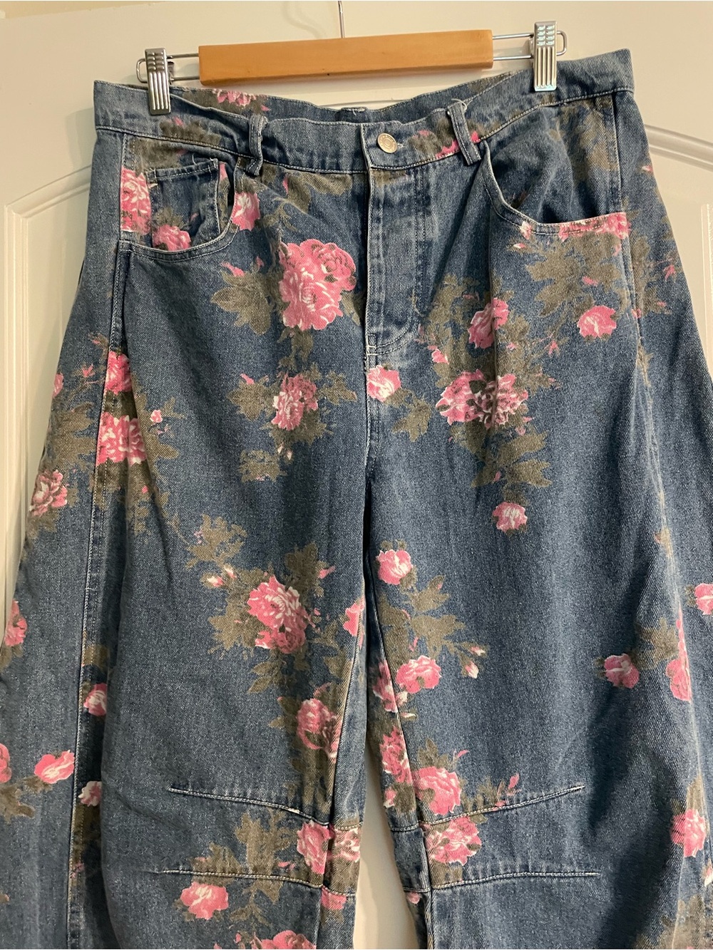 ee:some Floral Print Barrel Leg Jeans  Medium Wash Button Pockets L - Picture 2 of 9